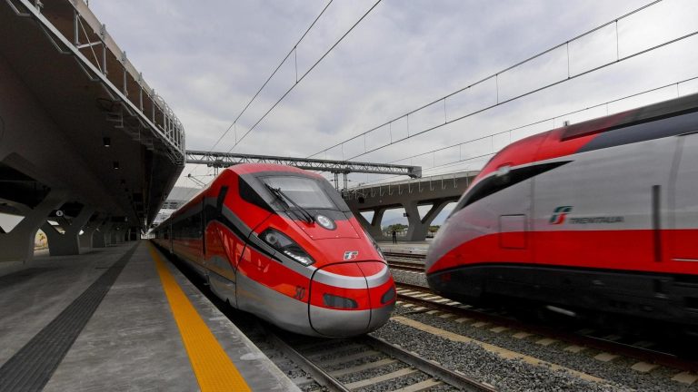 Treni, guasto alla linea Roma-Napoli: ritardi sull’Alta velocità Treni, guasto alla linea Roma-Napoli: ritardi sull’Alta velocità