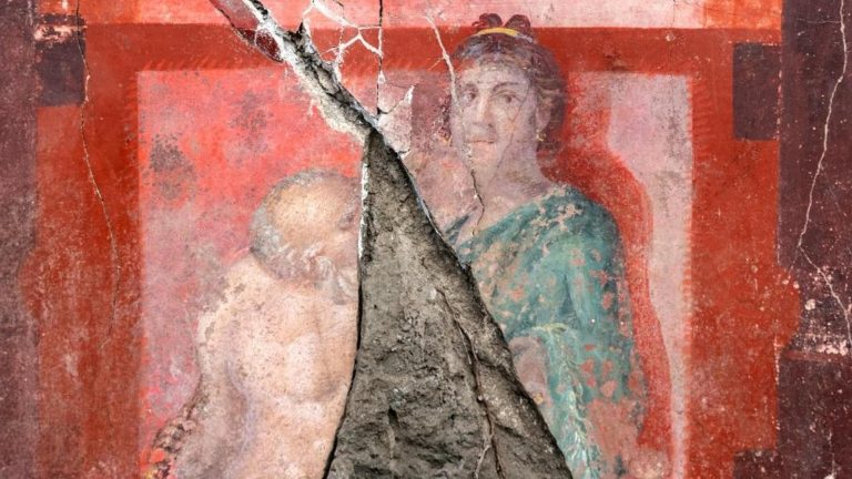 Pompei, il grande affresco scoperto “racconta” l’iniziazione dionisiaca. Giuli: “Fondi e progetti” Pompei, il grande affresco scoperto “racconta” l’iniziazione dionisiaca. Giuli: “Fondi e progetti”