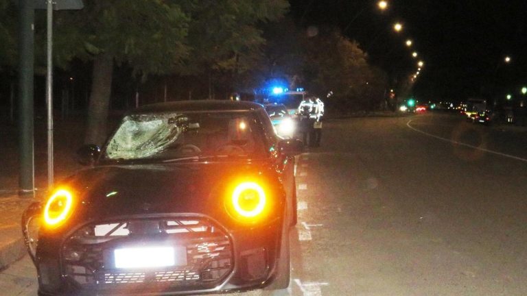 Ragazzo di 17 anni travolto da auto nella notte: operato, in pericolo di vita. Al volante un 19enne Ragazzo di 17 anni travolto da auto nella notte: operato, in pericolo di vita. Al volante un 19enne