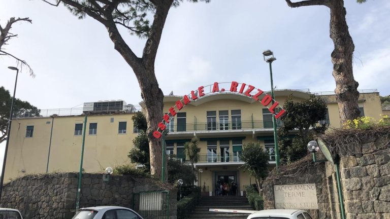 Sanità, le isole del golfo: “Realtà disagiate, riconoscere diritti ai residenti”. Via alla petizione