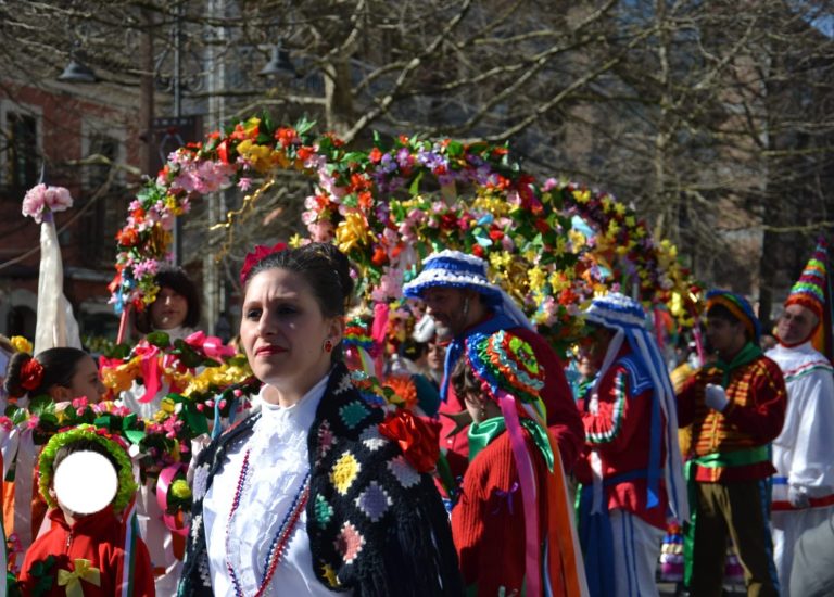 Zeza di Cesinali: la tradizione del carnevale con la Sagra del Maiale alla brace e il vino locale gratis in Irpinia Zeza di Cesinali: la tradizione del carnevale con la Sagra del Maiale alla brace e il vino locale gratis in Irpinia
