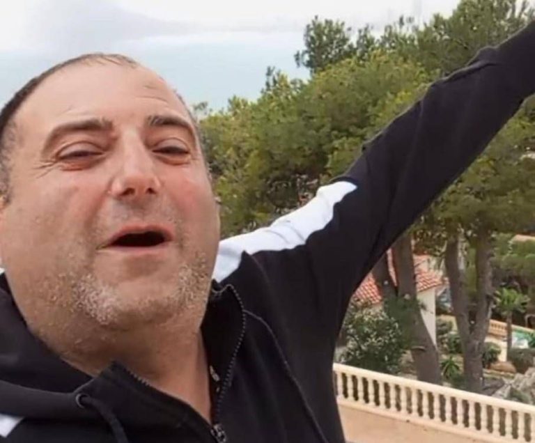 Blitz antidroga a Napoli, irreperibile il tiktoker Papusciello ma posta video dalla Spagna Blitz antidroga a Napoli, irreperibile il tiktoker Papusciello ma posta video dalla Spagna