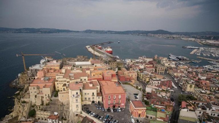 Bradisismo, al porto di Pozzuoli presto ponte mobile per sbarchi