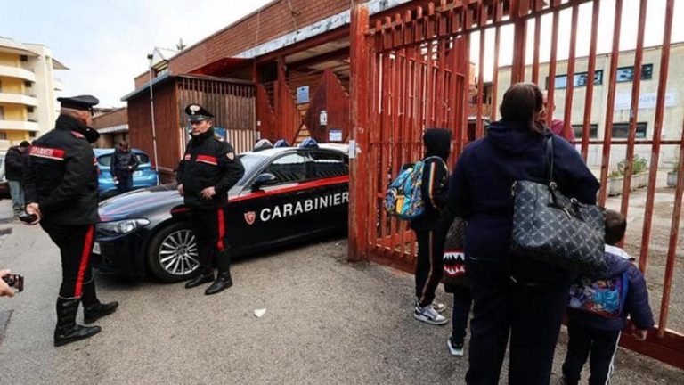 Castellammare, prof arrestata per abusi: altri alunni confermano le accuse davanti al gip Castellammare, prof arrestata per abusi: altri alunni confermano le accuse davanti al gip