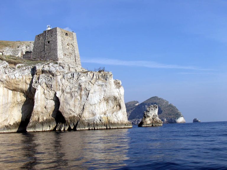 Escursioni di trekking guidate alla scoperta delle Aree Marine Protette del Golfo di Napoli