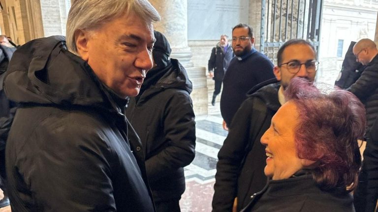 Giubileo, il pellegrinaggio di 15mila fedeli napoletani a piazza San Pietro