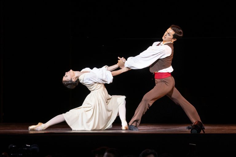 La grande danza al Teatro San Carlo di Napoli con un omaggio a Lifar, Petit e Forsythe La grande danza al Teatro San Carlo di Napoli con un omaggio a Lifar, Petit e Forsythe