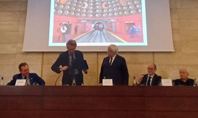 Stazione Chiaia, targa ricordo del Comune al progettista Siola