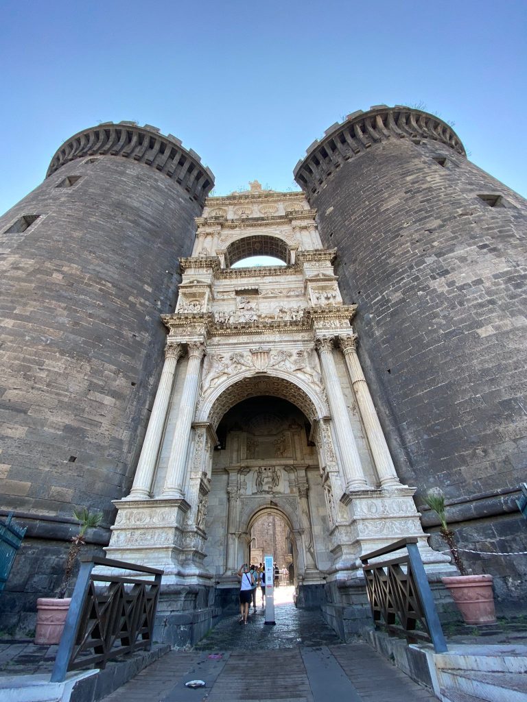 Visite guidate esoteriche al Maschio Angioino, il castello simbolo della città Visite guidate esoteriche al Maschio Angioino, il castello simbolo della città