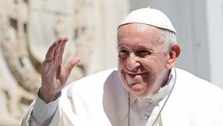 Bandiere a mezz’asta e manifesti funebri a Napoli per Francesco: “Sei stato il Papa degli ultimi” Bandiere a mezz’asta e manifesti funebri a Napoli per Francesco: “Sei stato il Papa degli ultimi”