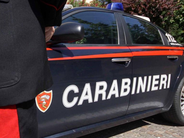 Caserta, ucciso nella sua auto mentre fa benzina Caserta, ucciso nella sua auto mentre fa benzina
