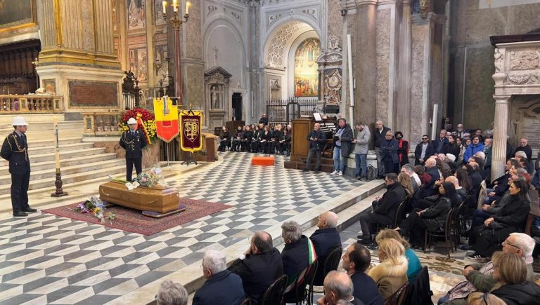 Funerali Roberto De Simone, il cardinale Battaglia: “C’è bisogno della sua arte, lo ricorderemo”