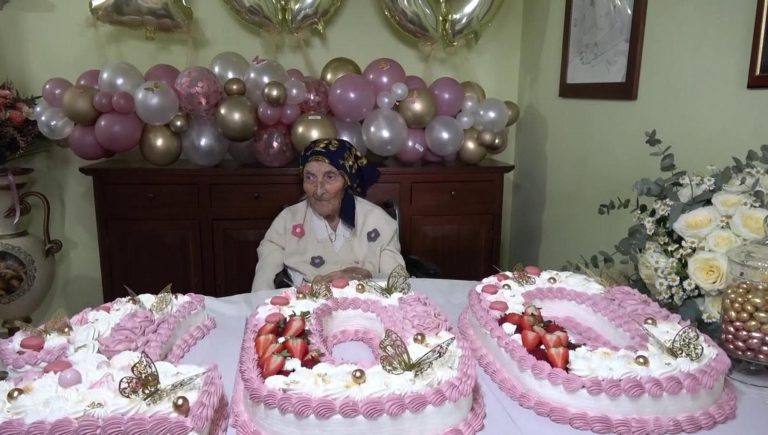 Irpinia terra di centenari: festa per Vincenzina, un secolo di vita come i suoi uliveti