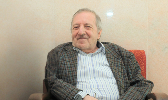 Lutto cittadino nel giorno dei funerali del Maestro Roberto De Simone Lutto cittadino nel giorno dei funerali del Maestro Roberto De Simone