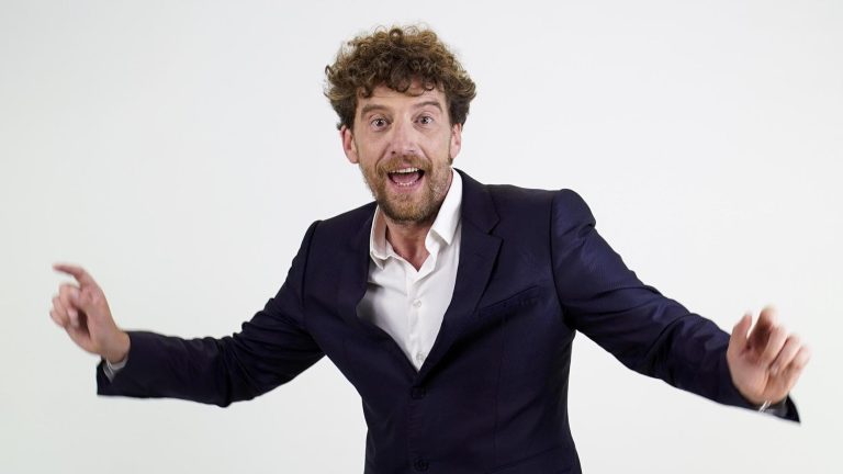 Napoli, Maurizio Lastrico giovedì in scena al Bellini “Dopo ‘Follemente’ porto Dante in teatro”