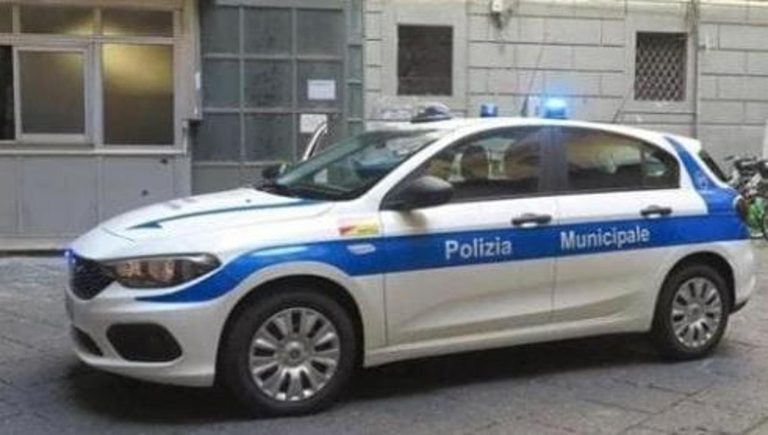 Castellammare, famiglia torinese chiede aiuto su Facebook per auto rubata: i cittadini la ritrovano