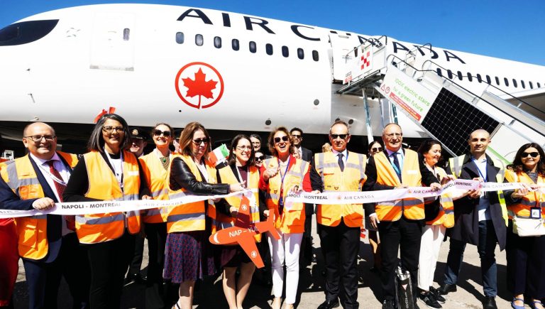 Festa a Capodichino, arriva il primo volo dal Canada: “Montréal e Napoli più vicine” Festa a Capodichino, arriva il primo volo dal Canada: “Montréal e Napoli più vicine”