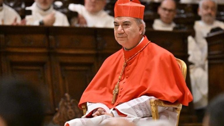 Il cardinale battaglia al Papa: “Napoli ti abbraccia, il Sud ti accompagna” Il cardinale battaglia al Papa: “Napoli ti abbraccia, il Sud ti accompagna”