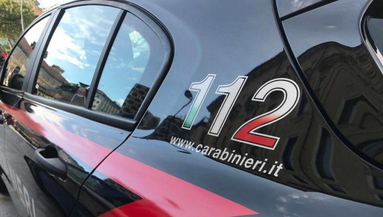 Napoli, lite per il parcheggio: 31enne accoltellato