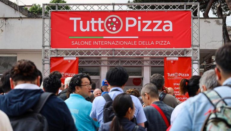 Napoli, torna “Tuttopizza”, fiera dedicata ai professionisti del settore Napoli, torna “Tuttopizza”, fiera dedicata ai professionisti del settore