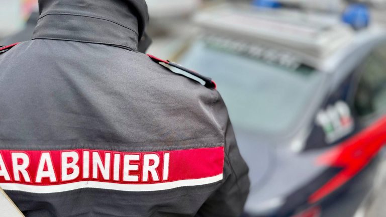 Napoli, uccide il nuovo compagno della sua ex e si toglie la vita