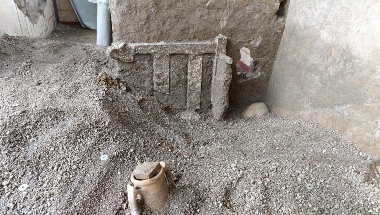 Pompei, quel letto per fermare i lapilli. “Tracce della tragedia”