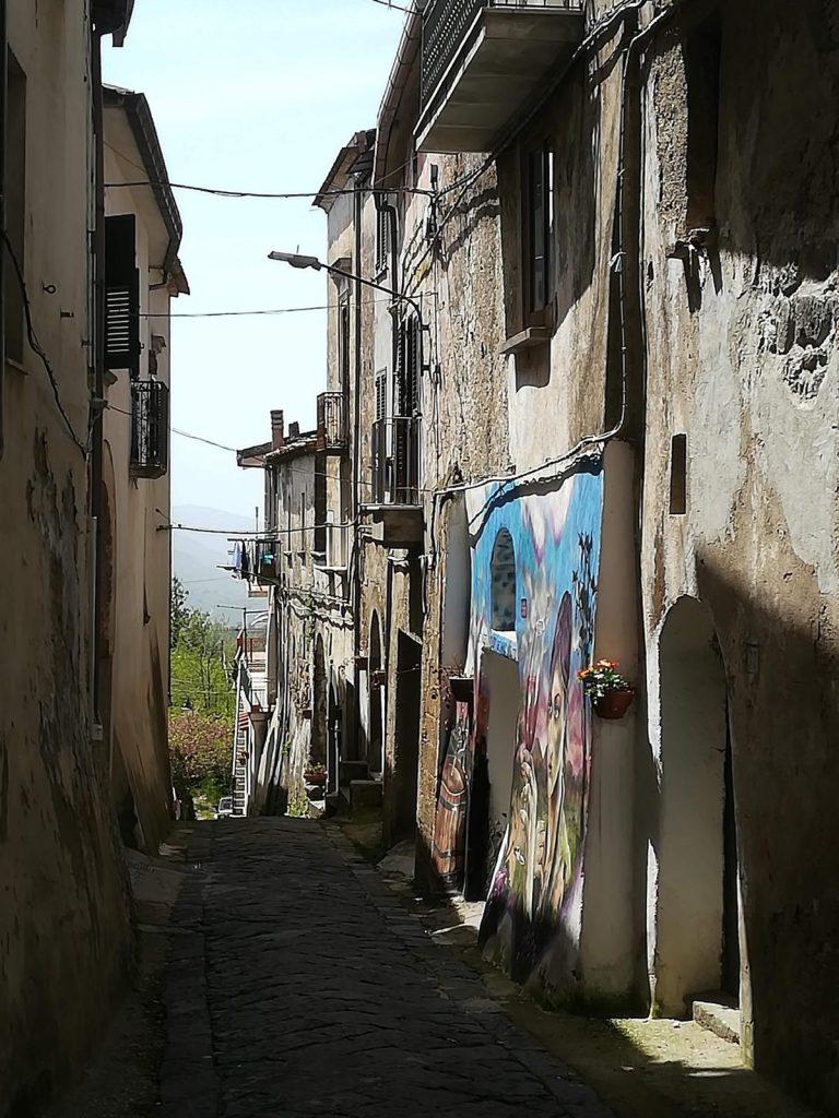 Valogno, il borgo dei murales, gioiello da scoprire tra arte e colori – Campania da Scoprire
