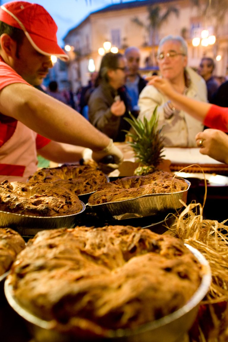 A Sant’Arpino la Sagra del Casatiello 2025: casatielli, folklore e rievocazioni storiche A Sant’Arpino la Sagra del Casatiello 2025: casatielli, folklore e rievocazioni storiche