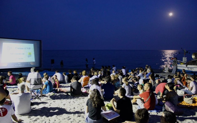 Cinema sulla spiaggia al Lido Mappatella: film gratis dal 27 al 29 giugno 2025 a Napoli Cinema sulla spiaggia al Lido Mappatella: film gratis dal 27 al 29 giugno 2025 a Napoli