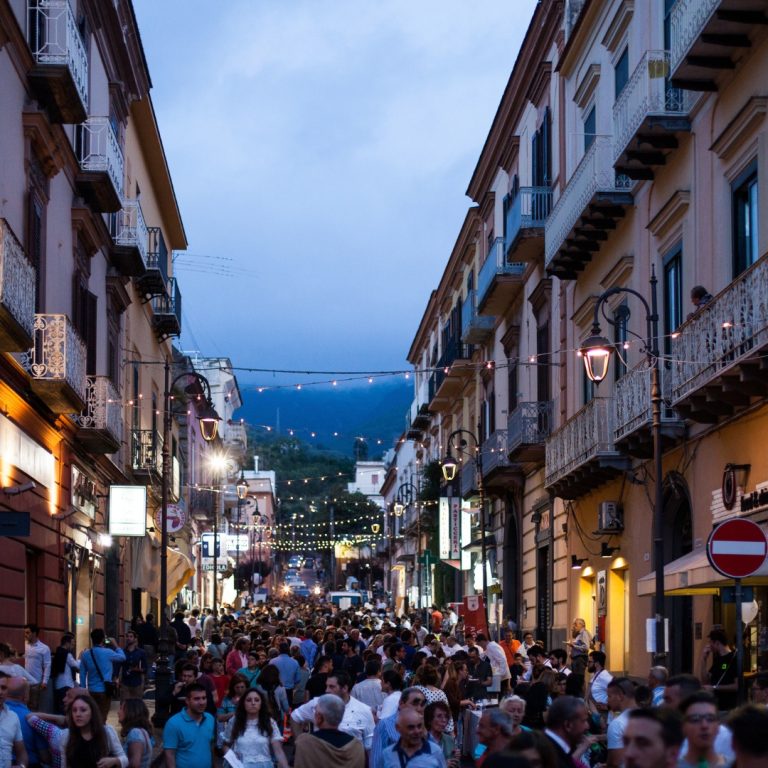 Festa a Vico 2025: tre giorni di cucina stellata e solidarietà a Vico Equense