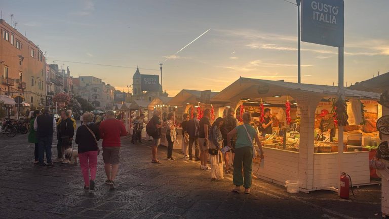 Gusto Italia in Tour a Procida: 4 giorni di sapori, arte e musica sul mare Gusto Italia in Tour a Procida: 4 giorni di sapori, arte e musica sul mare