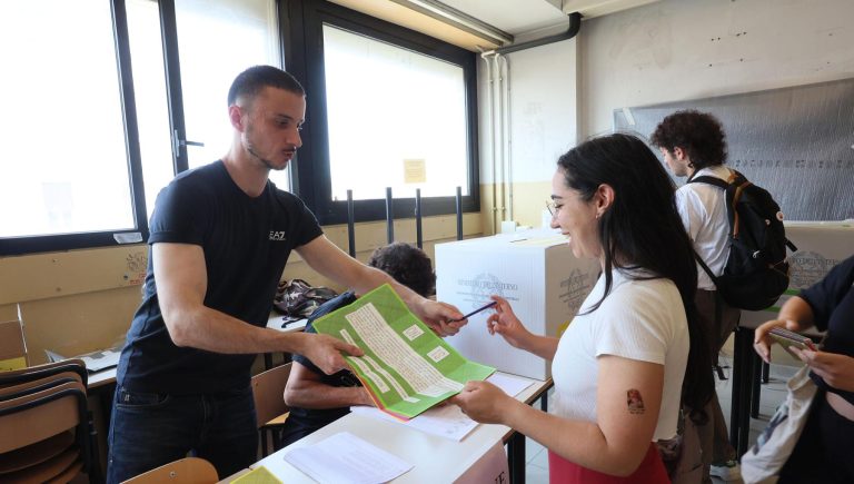 Referendum, alle 19 affluenza in Campania poco sotto il 14 per cento Referendum, alle 19 affluenza in Campania poco sotto il 14 per cento