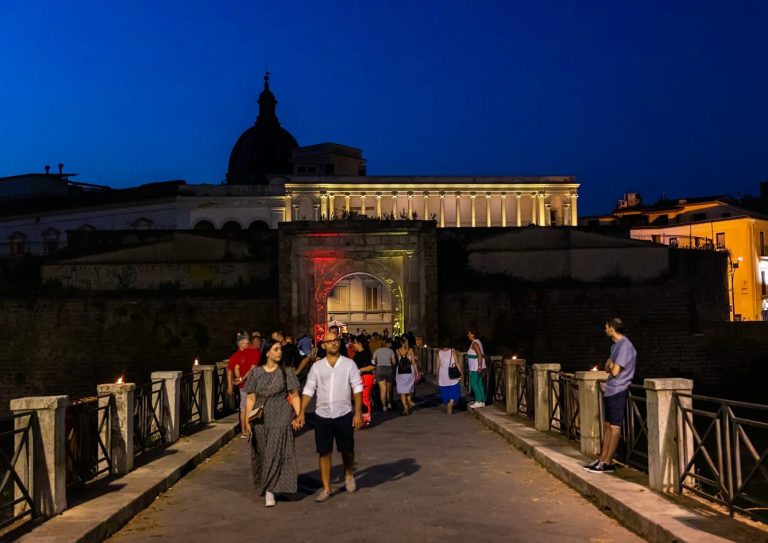 Capua Film Fest 2025: Film gratuiti e Street Food di sera nei Giardini dello Sperone Capua Film Fest 2025: Film gratuiti e Street Food di sera nei Giardini dello Sperone
