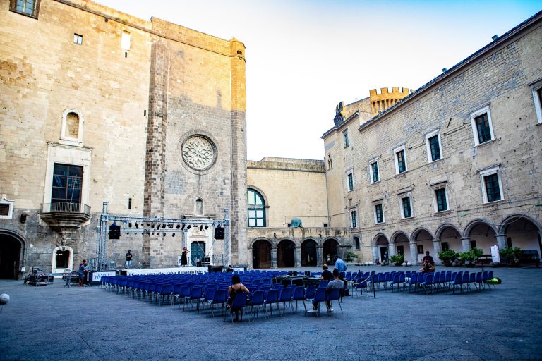 Cinema all’aperto al Maschio Angioino: 24 film a 4,50€ a sera Cinema all’aperto al Maschio Angioino: 24 film a 4,50€ a sera