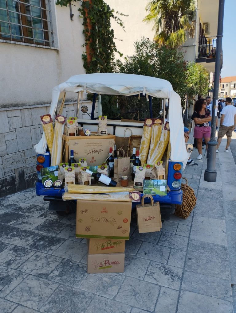 Fiera del Bagagliaio 2025 a Sant’Angelo dei Lombardi: tra tesori nascosti, vintage e buon cibo Fiera del Bagagliaio 2025 a Sant’Angelo dei Lombardi: tra tesori nascosti, vintage e buon cibo