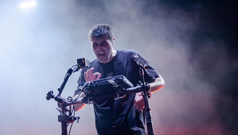Napoli, Fred Again in concerto al Plebiscito