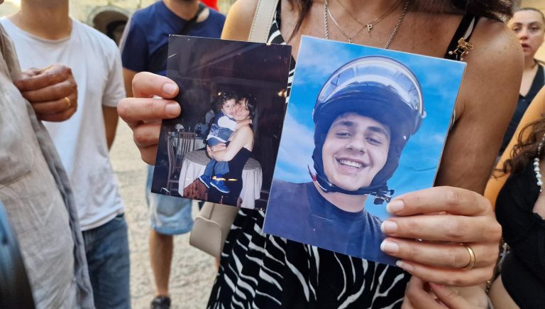 Napoli, salta la commemorazione di Patrizio Spasiano. La mamma: “Non dimenticatelo” Napoli, salta la commemorazione di Patrizio Spasiano. La mamma: “Non dimenticatelo”
