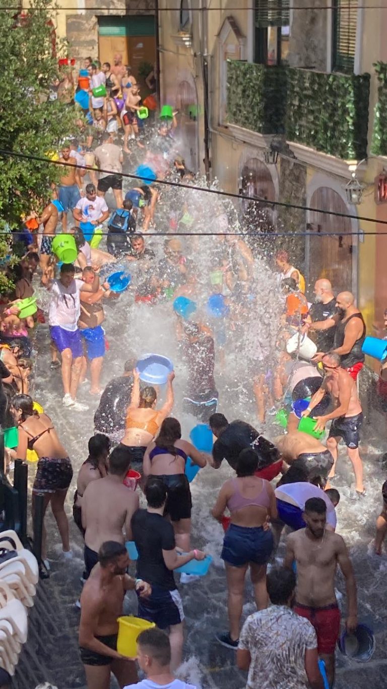 Secchiate, colori e spettacoli: vivi ‘A Chiena a Campagna dal 13 luglio al 24 agosto Secchiate, colori e spettacoli: vivi ‘A Chiena a Campagna dal 13 luglio al 24 agosto