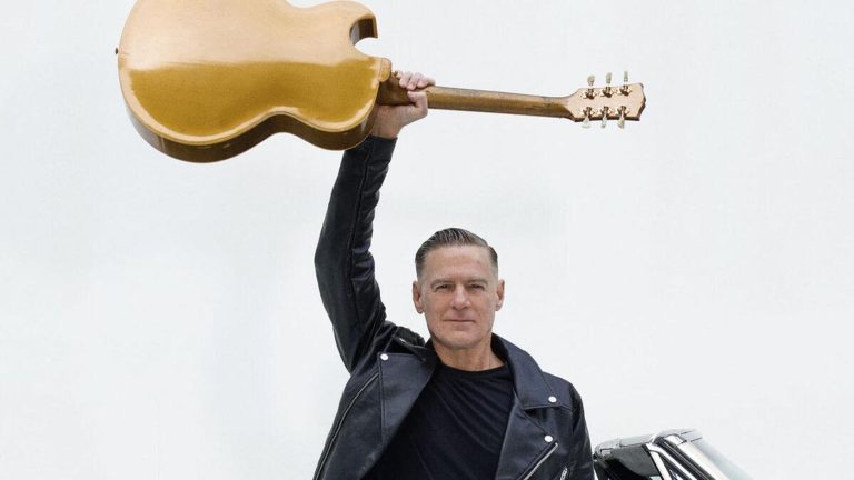 Venerdì al Teatro Grande di Pompei c’è il rock di Bryan Adams col suo Bare Bones Tour