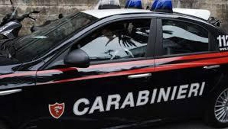 Carabinieri salvano bimbo di 18 mesi rimasto bloccato in auto nel Casertano