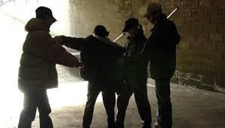 Casal di Principe, stop minori di 14 anni da soli in giro dopo mezzanotte. Ma l’ordinanza divide Casal di Principe, stop minori di 14 anni da soli in giro dopo mezzanotte. Ma l’ordinanza divide