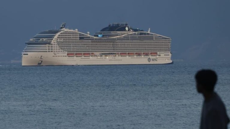 Nave Msc nel porto di Napoli dopo un’avaria di 9 ore al largo di Ponza. Ripartita la crociera