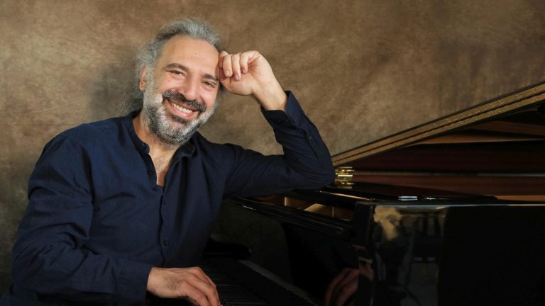 Stefano Bollani a Ischia: “Ispirato da quest’isola, un mio luogo del cuore”