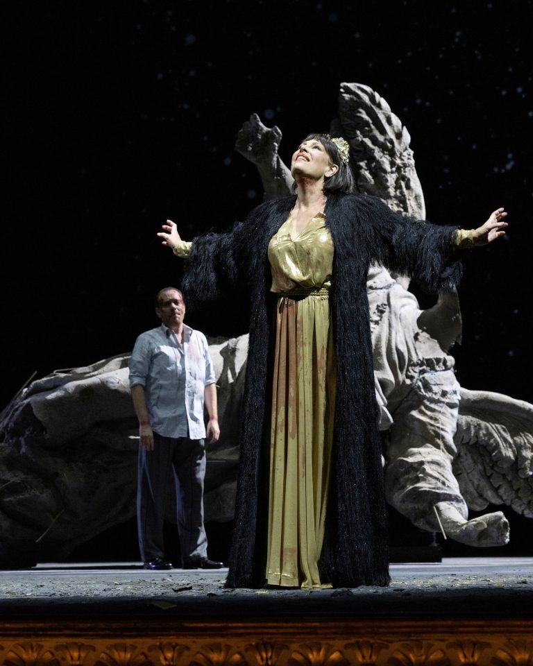 Al Teatro di San Carlo la Tosca di Puccini con la regia Di Edoardo De Angelis