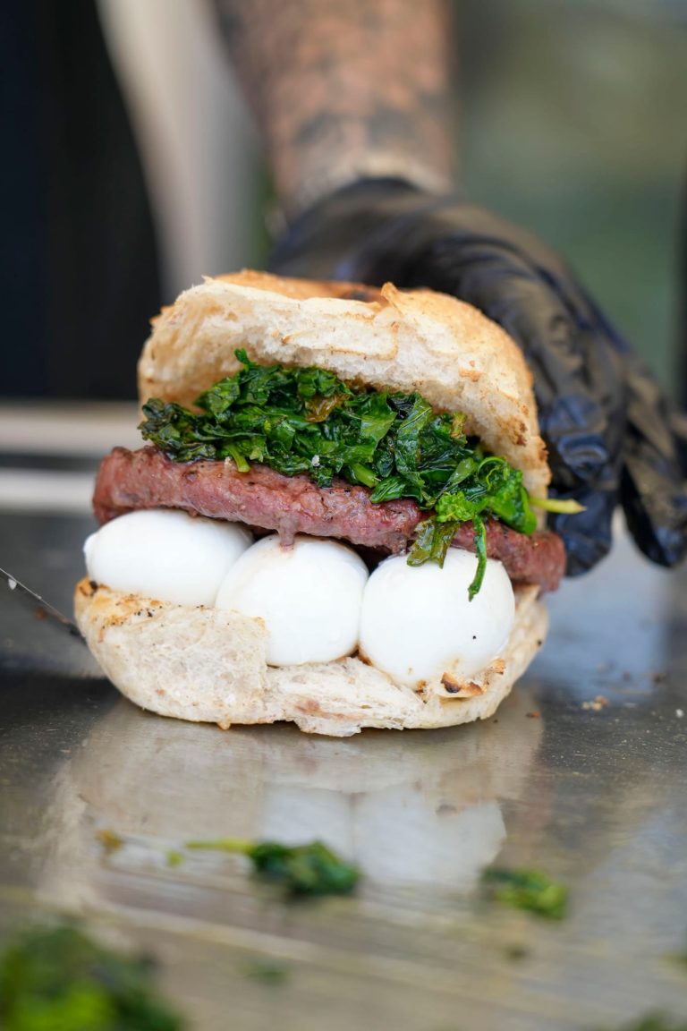 Bufala Fest 2025: la festa della Mozzarella a Napoli, a piazza Municipio