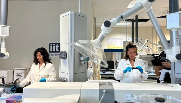 Napoli, nel lab dell’Istituto italiano di tecnologia. “Così costruiamo gemelli degli organi umani”