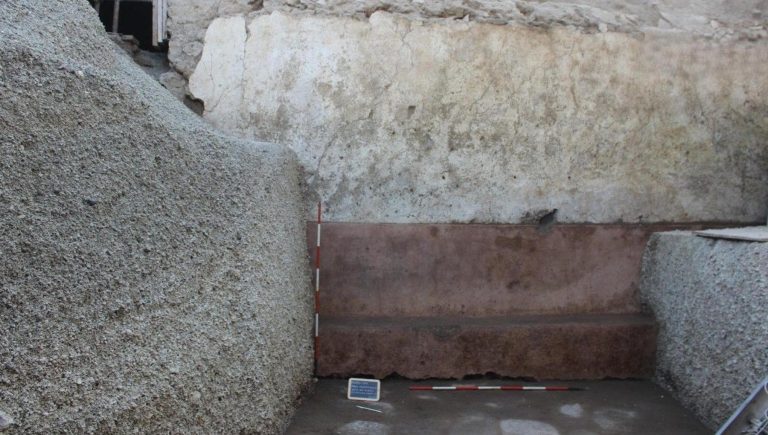 Pompei, la panchina dei “clientes”: qui attendevano i favori del padrone